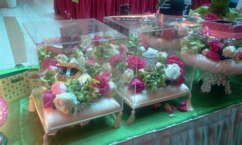 Semua barang persiapan cik tom yang beli dan pilih 100% kan tu majlis kahwin cik tom. The Putra Diverse: Hantaran Kaca / Transparent