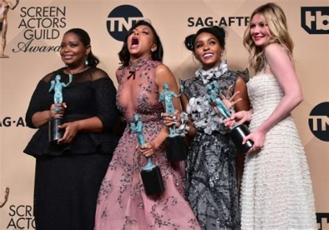 Beau film qui raconte l'histoire méconnue de femmes noires qui travaillent à la nasa au début des années 60. "Les figures de l'ombre" remporte le plus grand prix des ...