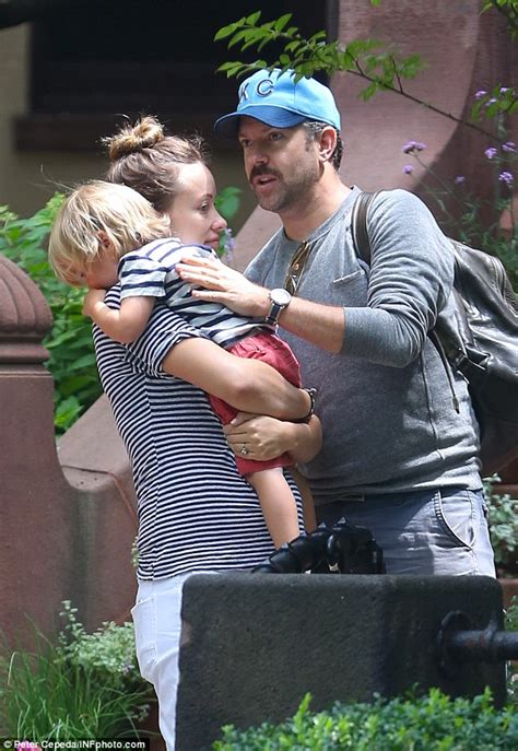 Pregnant Olivia Wilde And Jason Sudeikis Steal A Kiss As They Give Son