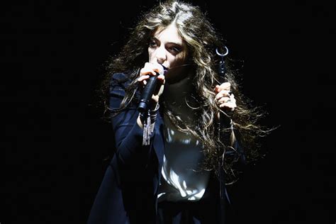lorde to curate the hunger games mockingjay part 1 soundtrack
