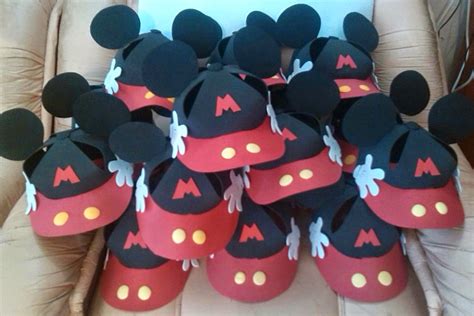 Resultado de imagen para colcha patchwork minni mouse. Manualidades TiendasOff: Gorras Mickey Mouse en foami ...