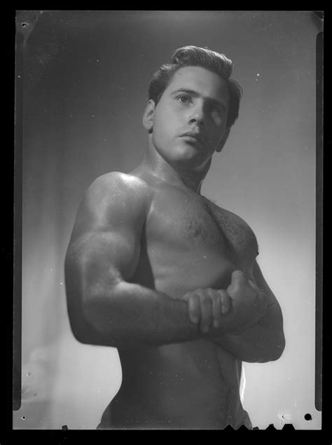 Desnudo masculino fotografía Alfredo Molina Lahitte Biblioteca