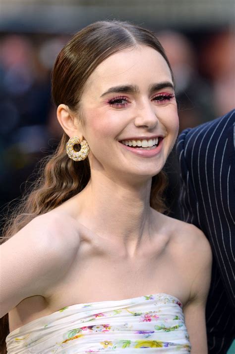 Lily moved with her mother to la at the age of five, after her parents split up. Lily Collins - "Tolkien" Premiere in London • CelebMafia