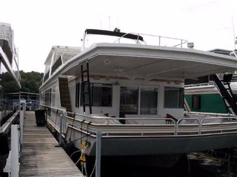 Kentucky is known for its diverse environment and beauty. Houseboats for sale in Somerset, Kentucky