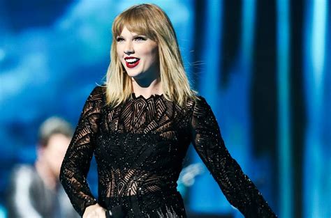 Taylor Swift Biography And Her Top 10 Songs The Digital Biography