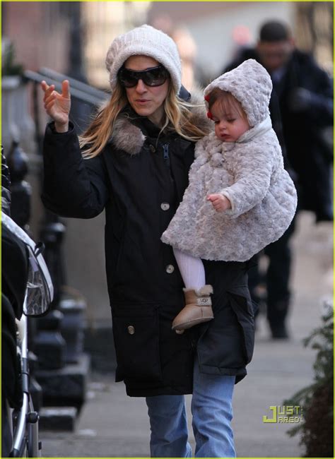 Sarah Jessica Parker Strolling With The Twins Photo