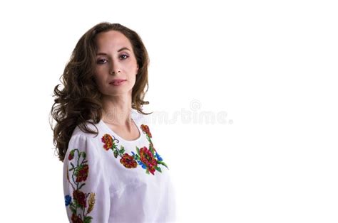menina na roupa nacional ucraniana isolada no branco imagem de stock imagem de brilhante