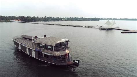 Holen sie sich ein 9.343 zweites boat house for rent for stockvideo mit 23.98fps. Royal River cruise Luxury House Boat service in Alappuzha ...