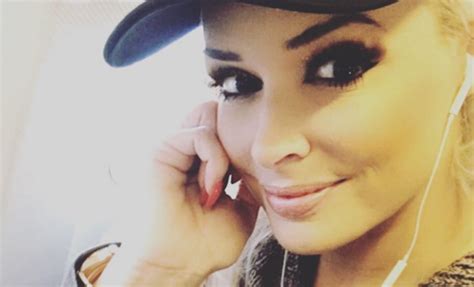 Sie ist auch kein ginalisahaftes blondchen, das nicht bis drei zählen kann und in der. Daniela Katzenberger: Kritik für Outfit-Fail!