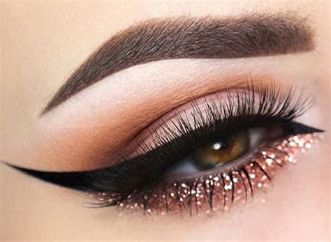 how to perfect the cat eye with detailed steps and pictures