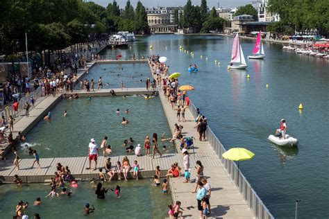 paris s first public pools on the seine are a major success summer swimming pool swimming pools