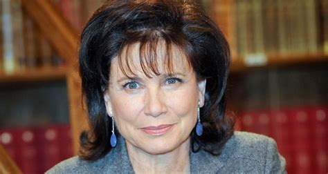 Elle était là, digne, devant le tribunal de new york, lundi dernier, pour entourer dsk. Pas si classique : les détails de l'arrivée d'Anne ...