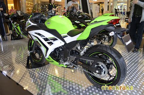 With engine and performance, engine size 296cc power to weight ratio 0,22ps/kg horsepower 39,00ps torque 27,00nm model year: Kawasaki Ninja 300 ABS KRT Edition 2016 มอเตอร์ไซค์ราคา ...