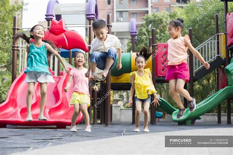 Chinese Children Playing In Amusement Park — Girls Asian Stock Photo