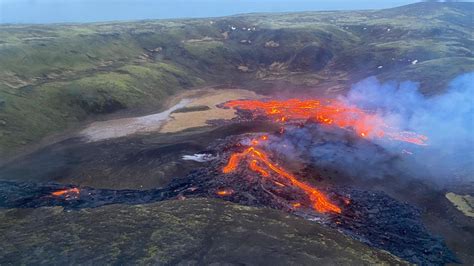Hikers Scramble As New Fissure Opens Up At Icelandic Volcano Ctv News