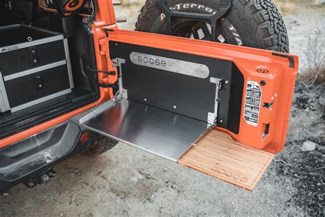Goose Gear Tailgate Table For Jeep Wrangler Jl And Jlu — Mule