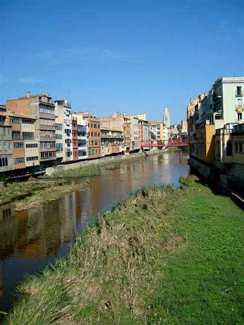 El Rio Que Cruza La Ciudad De Gerona Imagen And Foto Naturaleza