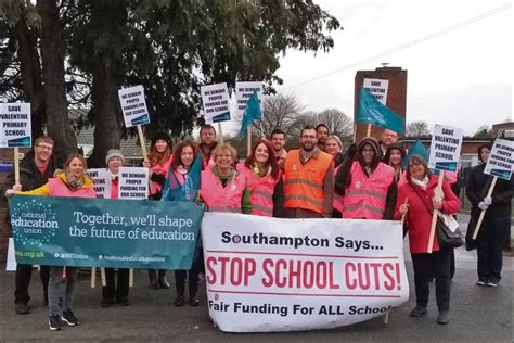 Valentine School Strike Against Budget Cuts And Redundancies