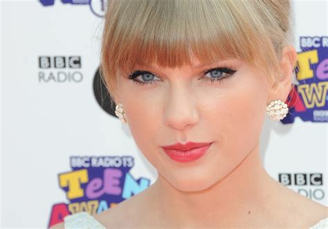 Taylor Swift Eye Makeup Tips And Tricks