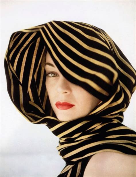 30 Fascinating Color Photos Of Iconic Vogue Model Jean Patchett In The