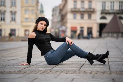 4k Bokeh Pose Sitting Jeans Glance Brown Haired Legs Hd Wallpaper Rare Gallery