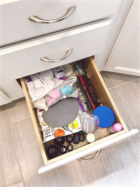 6 Tips To Clear The Bathroom Clutter