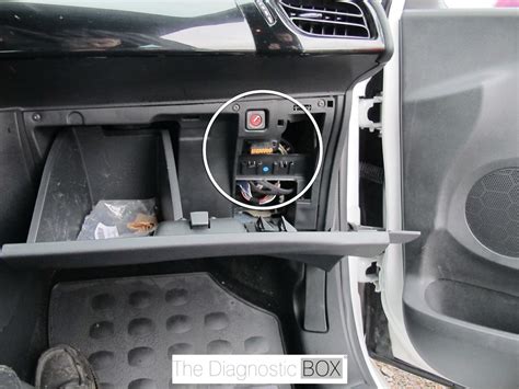All vehicles are equipped with an obd port to which you can connect your klavkarr diagnostic case. CITROEN - Araç Takip Cihazı