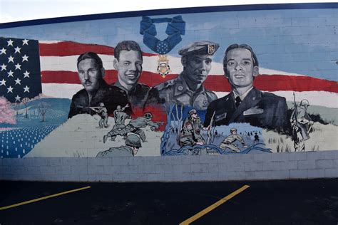 2022 09 13 Veterans Mural There Are Murals Decorating The Flickr