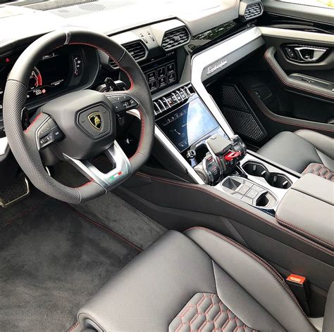 Кроссовер Lamborghini Urus интерьер 84 фото