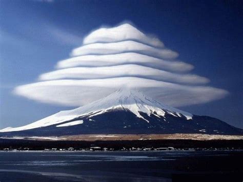 10 Amazing Rare Cloud Formations In Images Listverse Lenticular