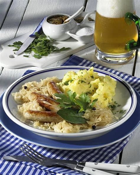 Wir zeigen euch wie ihr wurst selber machen könnt. Nürnberger Rostbratwürstchen mit Riesling-Sauerkraut und ...