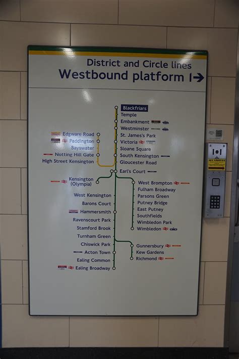 Platform 1 Westbound District And Circle Line Blackfria Flickr