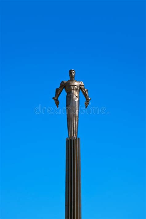 Monument to yuriy gagarin is located in gagarin. Yuri Gagarin-Monument - Moskau Russland Stockbild - Bild ...