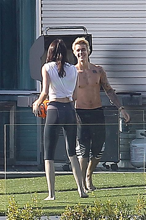 Justin bieber and kendall jenner returned for calvin klein's spring 2016 ads, and this time they have company—kendrick lamar, fka twigs, fetty wap and joey bada$ also star in the campaign, as do models and actresses abbey lee kershaw, klara kristin and adwoa aboah. KENDALL JENNER and Justin Bieber Playing Volleyball at His ...