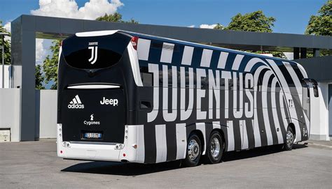 This is a list of juventus f.c. Juventus Unveil New Team Bus For 18/19 Season - SoccerBible
