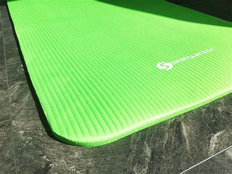 Im yogamatte test 2020 stellen wir ihnen die beliebtesten modelle vor, die ihnen beim yoga einen sicheren stand und eine komfortable unterlage bieten. Yoga Matte Gym Mat Pro von Sportastisch im Test