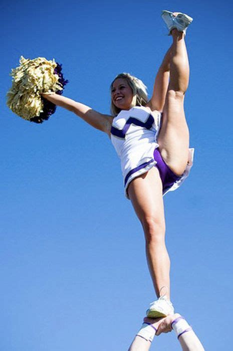 Sexy Cheerleaders High Kicking 51 Pics