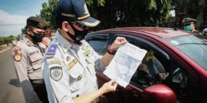 Hendak Masuk Jaksel Puluhan Kendaraan Dari Luar Jakarta Dipaksa Putar
