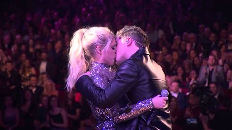 Meghan Trainor And Charlie Puth Torrid Kiss At Amas 2015 Youtube