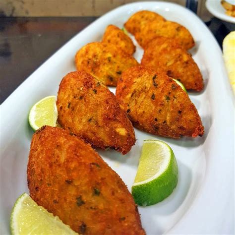 Manta em renda renascença decorada com um lindo laço bege essa peça é muito delicada, macia e de grande. Restaurante Renascença promove nesta Páscoa a segunda ...