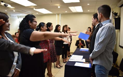 Rinden Protesta Nueve Egresadas De La Licenciatura En Educación De