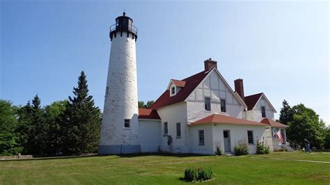 Michigan Lighthouses on Lake Superior - WanderWisdom