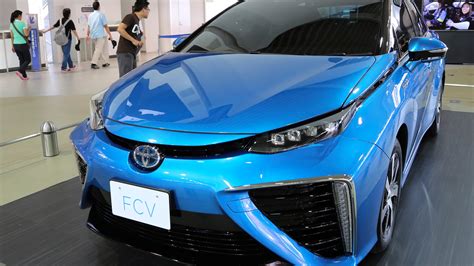 Toyota Goes From Hybrids To Hydrogen