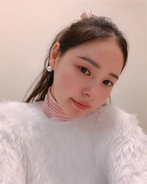Min Hyo Rin Shares A Lovely Selfie On Her First Wedding Anniversary