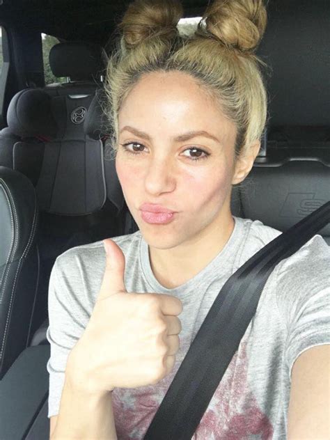 Shakira Celebra El éxito De Su Nueva Canción Desde Su Cama Y ¡tienes
