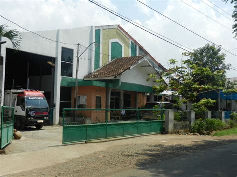 Kayu lapis atau sering disebut tripleks adalah sejenis papan pabrikan yang terdiri dari lapisan kayu (veneer kayu) yang. Pabrik