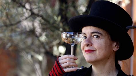 amélie nothomb verwandelt das leben ihres vaters in einen roman