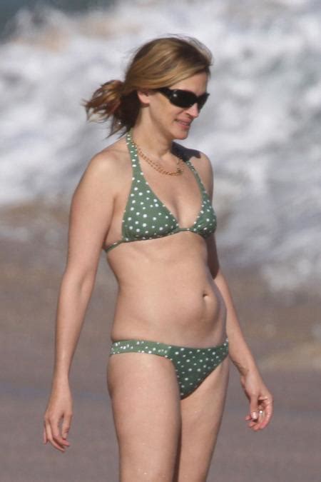 hot woman famous hollywood actress julia roberts bikini pictures