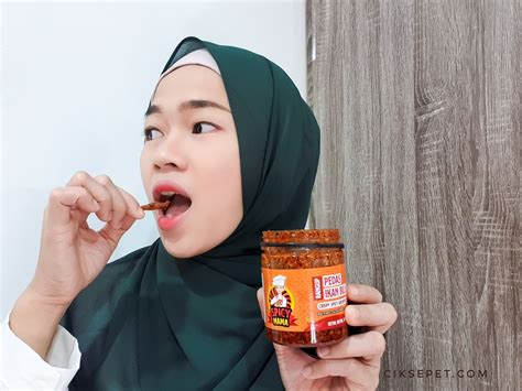 Ikan hias air tawar merupakan berbagai jenis ikan hias yang habitat aslinya berada pada air tawar seperti danau, waduk, dan sungai. SPICYMAMA SAMBAL IKAN BILIS KERING PEDAS | Cerita Budak Sepet
