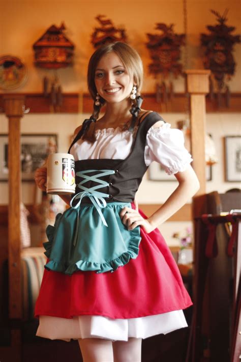i wish i had the time to make this awesome oktoberfest beer girl costume love it beer girl